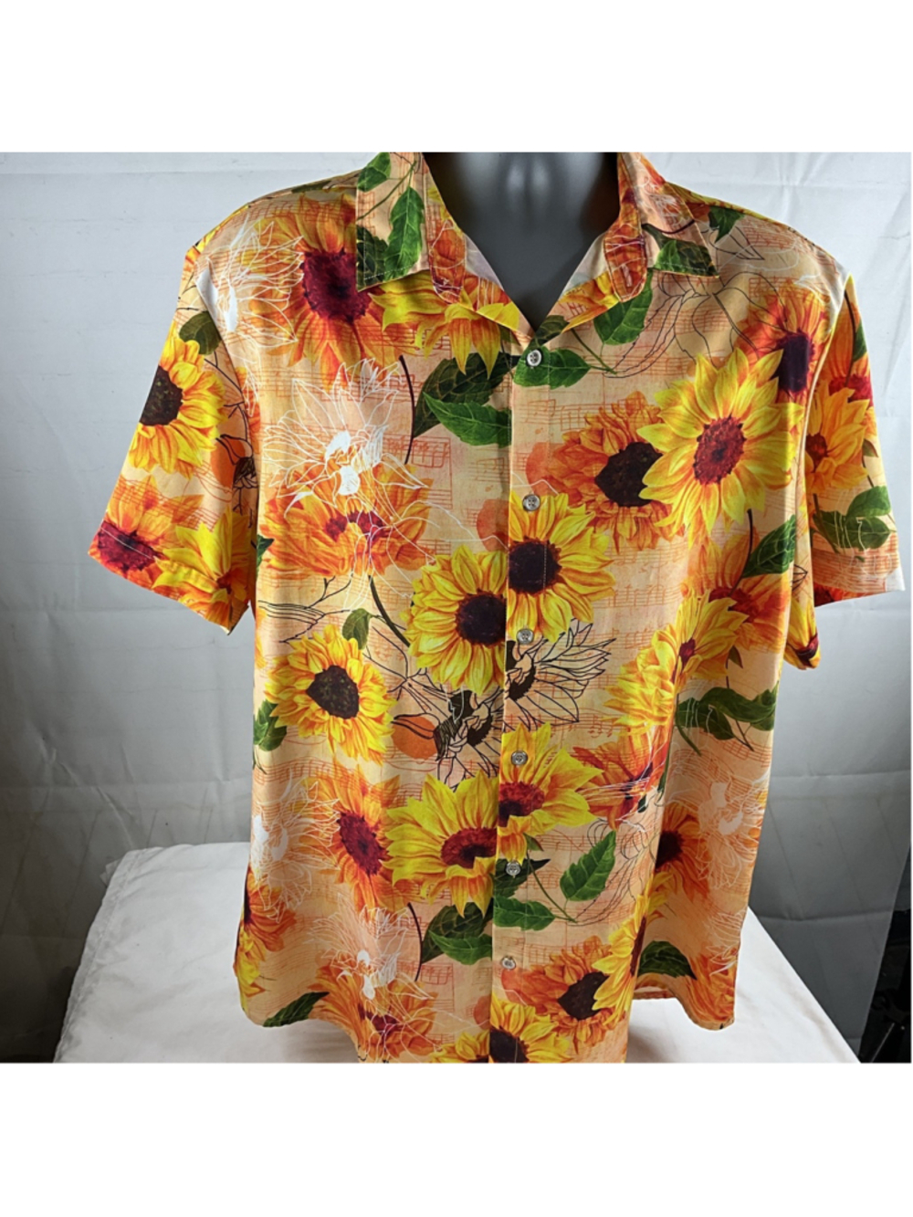 Men’s She Lucki Hawaiian Shirt Size Xl